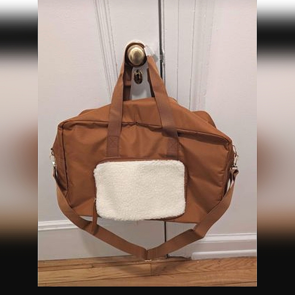 DSW Duffel Bag w/ removable Sherpa Pouch